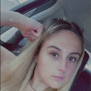 Meet your Posher, Abby